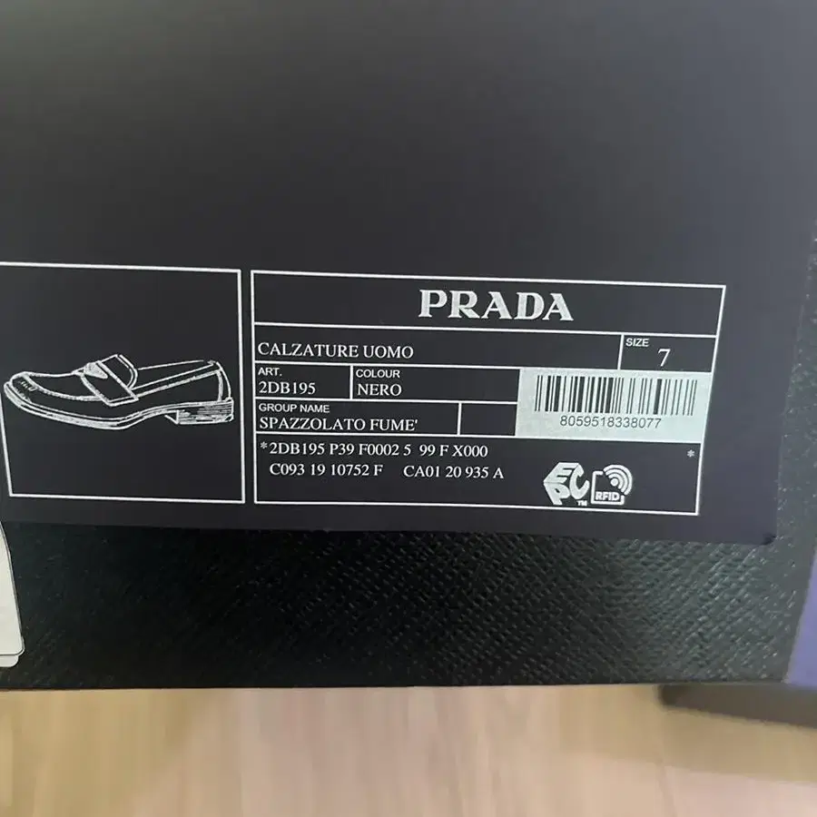 PRADA 삼각로고 로퍼 블랙 260