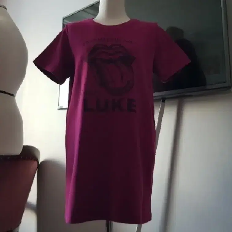 F/W" LUKE 피치 반팔 티