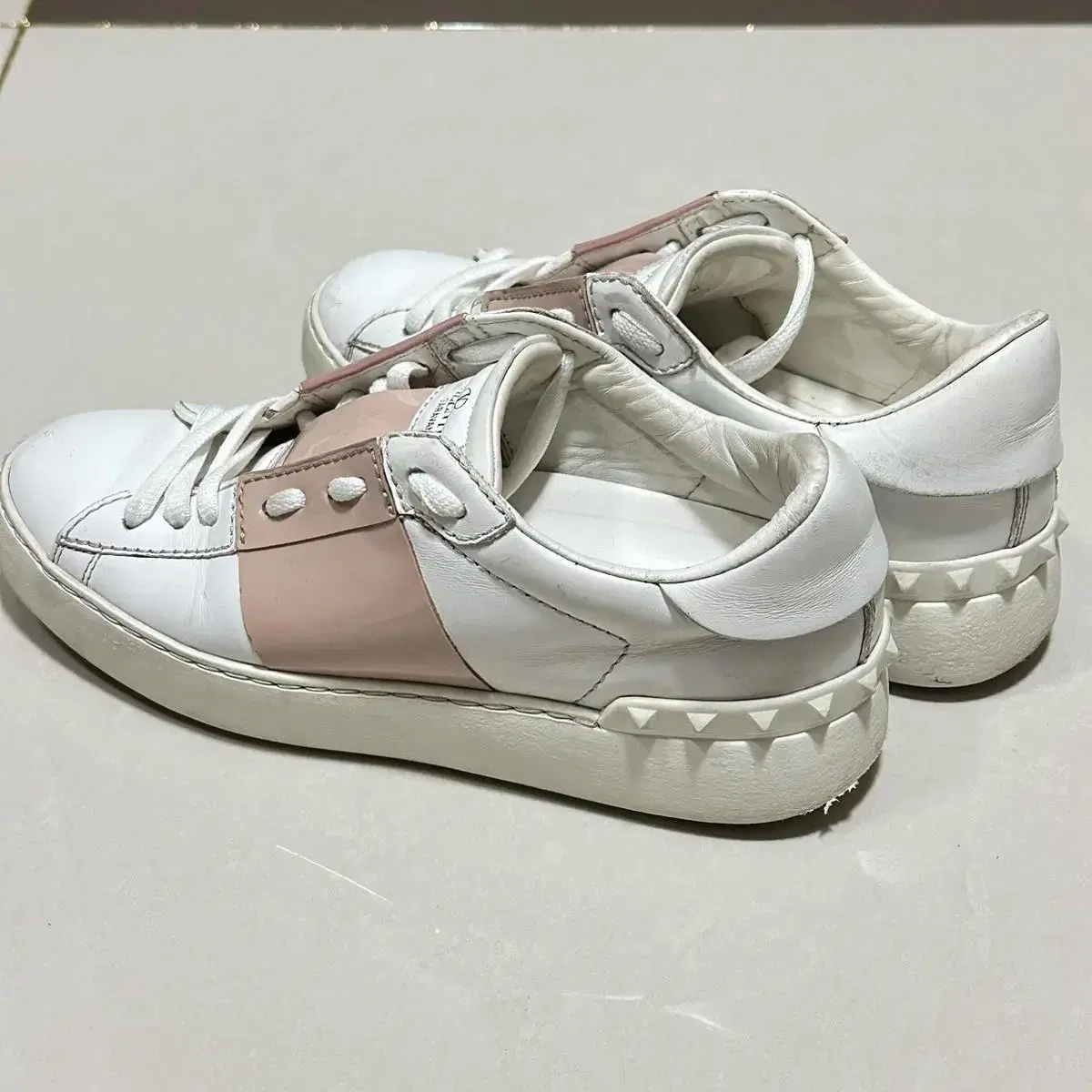 Valentino sneakers 225