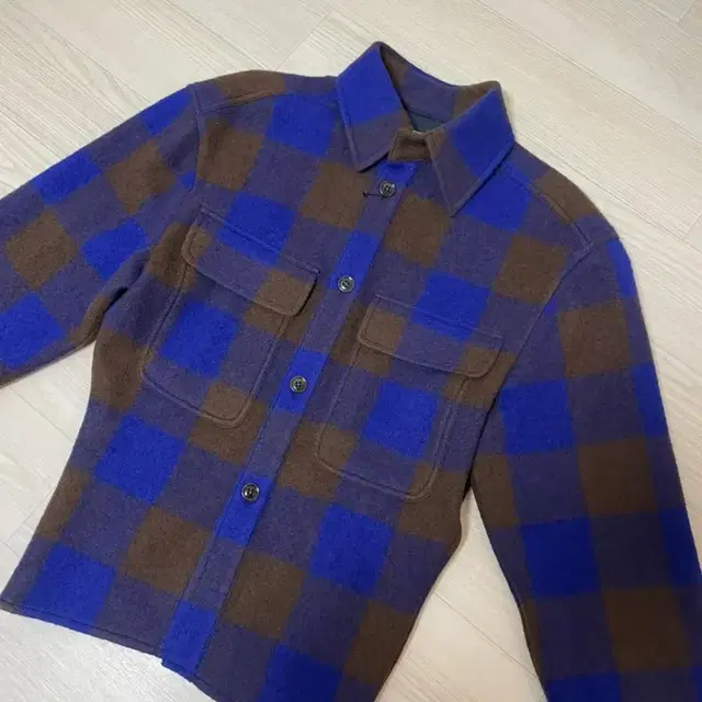 르메르 WOMEN) FITTED SHIRT - BROWN / ELECTR