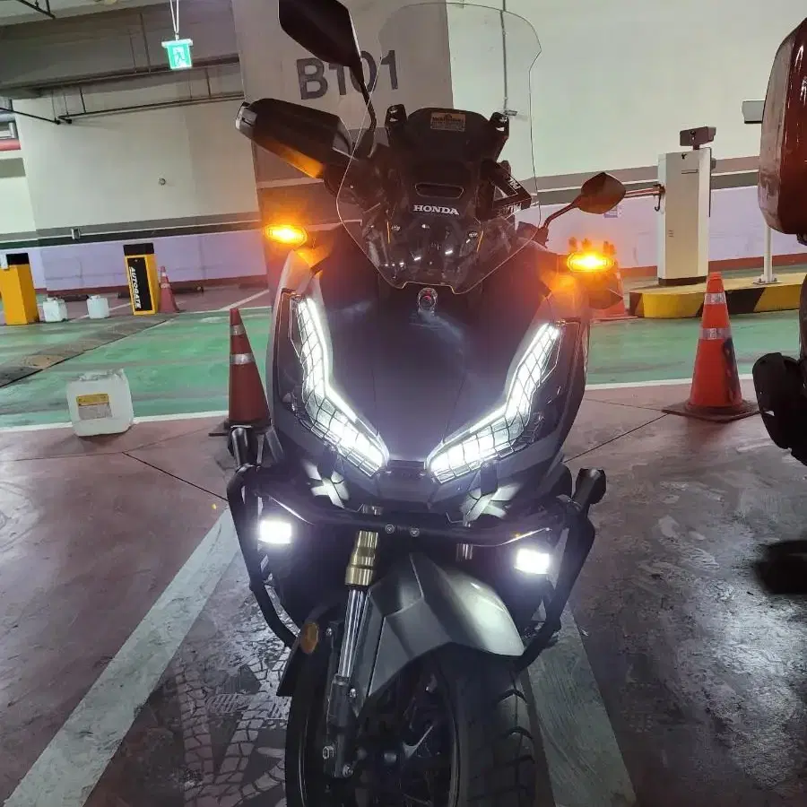 2022년식 adv350 튜닝 29xxkm 판매or대차