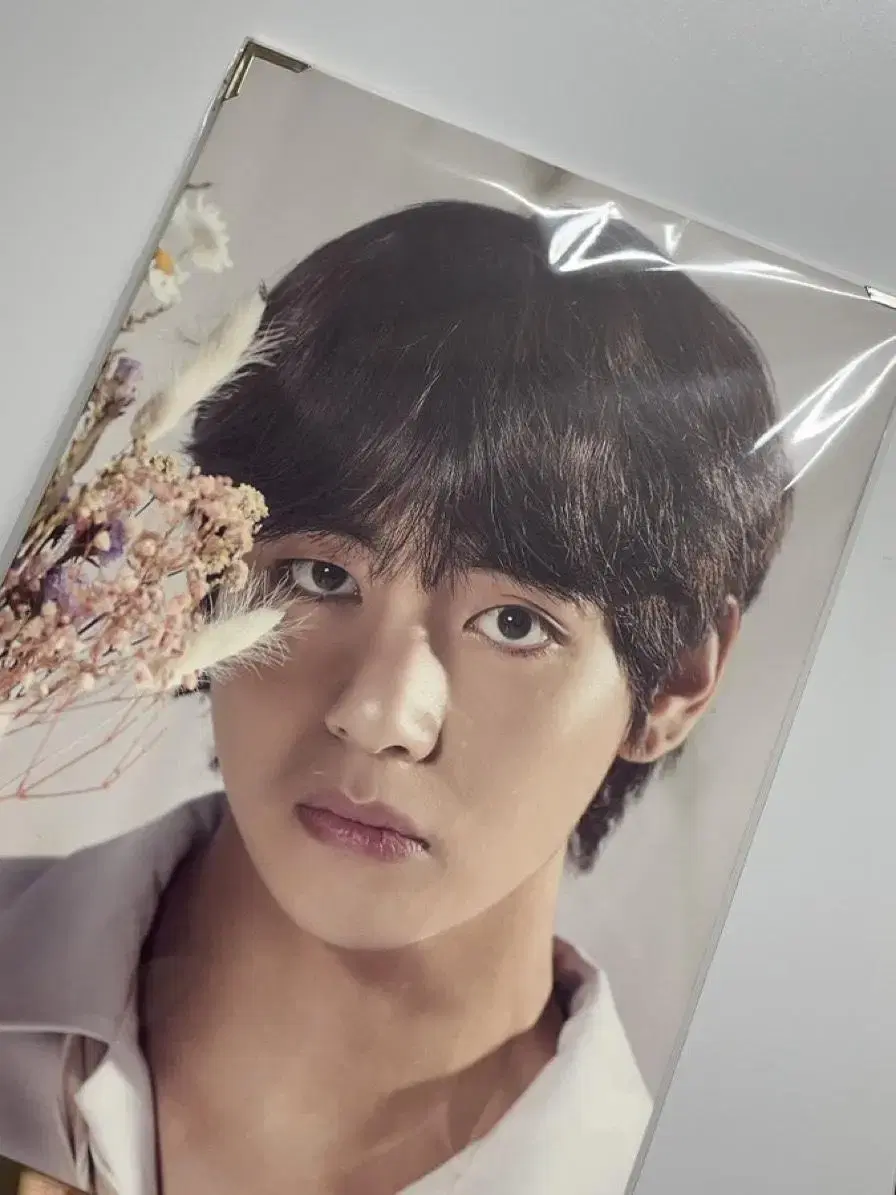 BTS v Taehyung sells premium photos