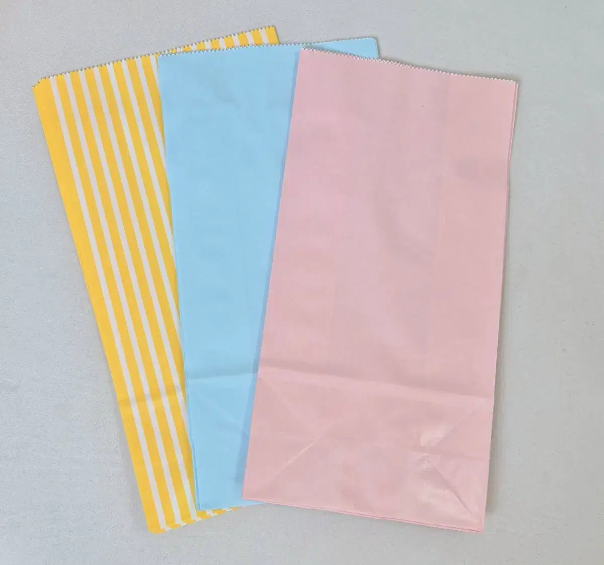 Set of three different-sized paper bags Small-sized paper bags