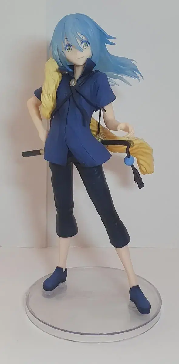 I'm selling my Uniformed Ex-Saint Limur figure.