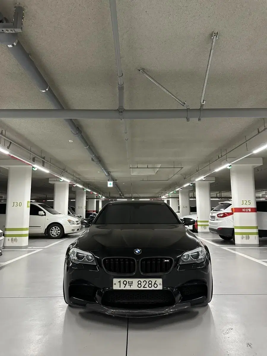 서울)BMW F10 M5 13년형/13만 엔진오버홀차량 - 1