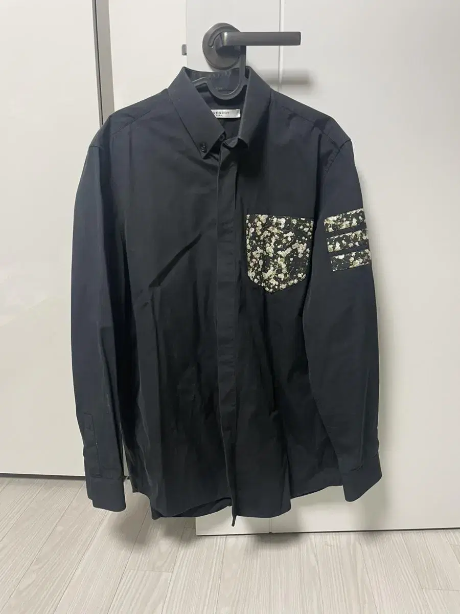 Givenchy Floral Flower Pocket Three-Wire Patch Shirt