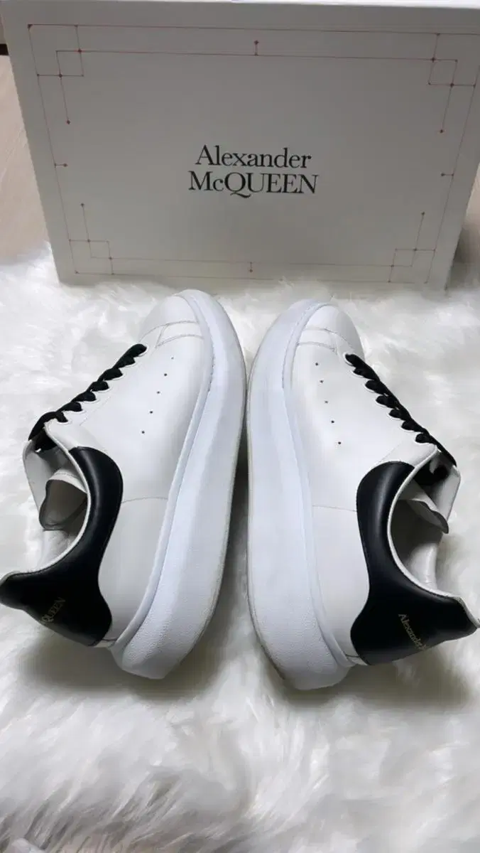 (오늘만가격)(새상품급/41)Alexander McQueen 블랙탭 정품 풀박