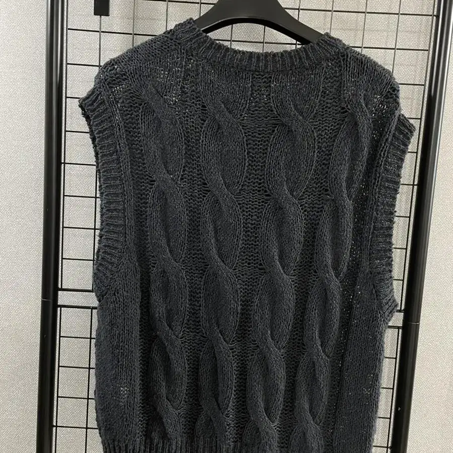 유스 니트조끼 TWIST CABLE KNIT VEST