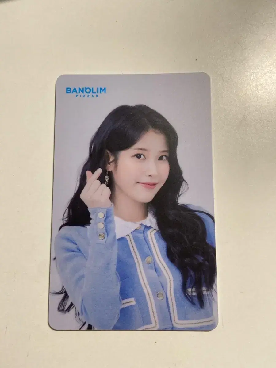 iu rounding pizza shop photocard