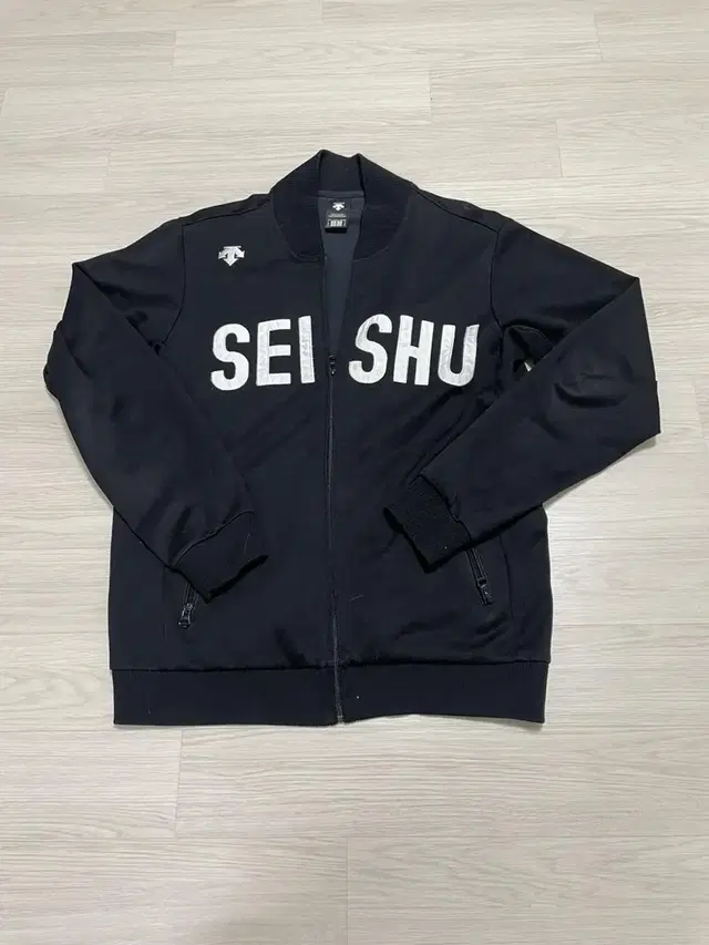 데상트 트레이닝상의 Size L