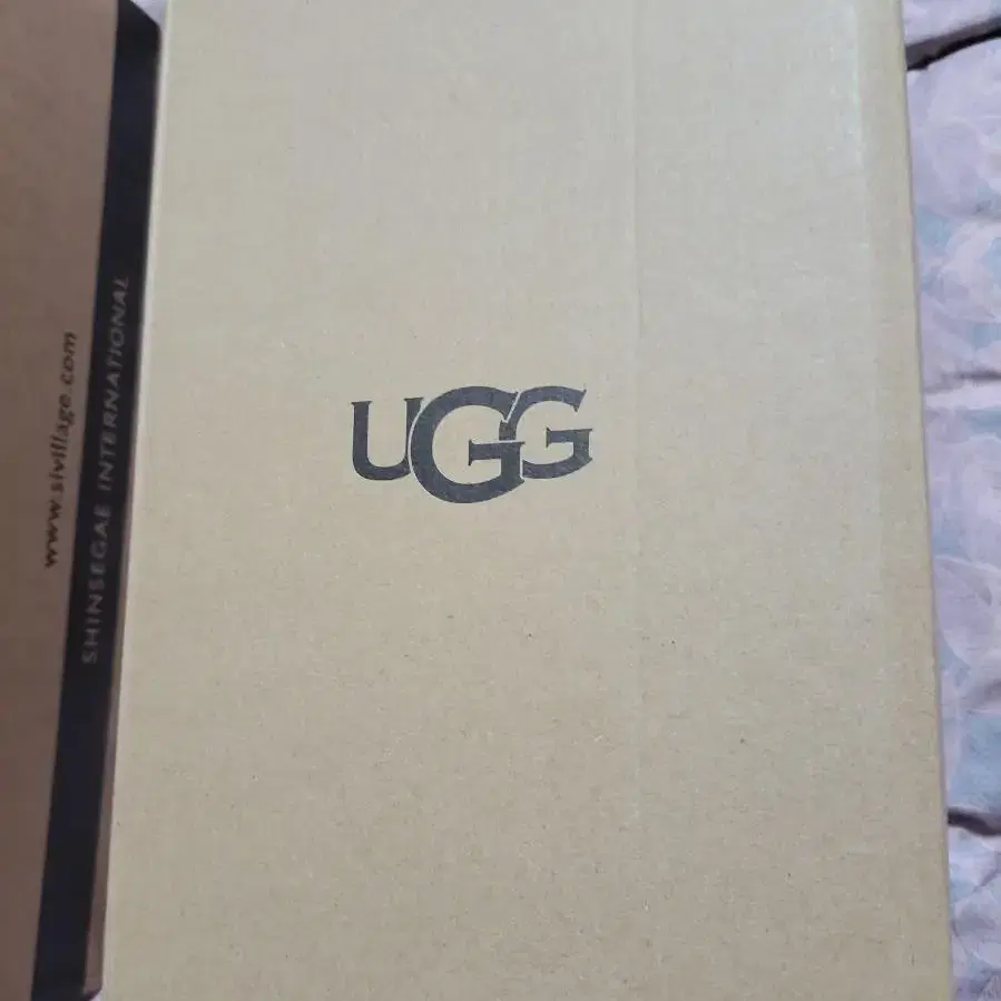 정품.새상품)22년 신상  UGG DAKOTA SPILL SEAM