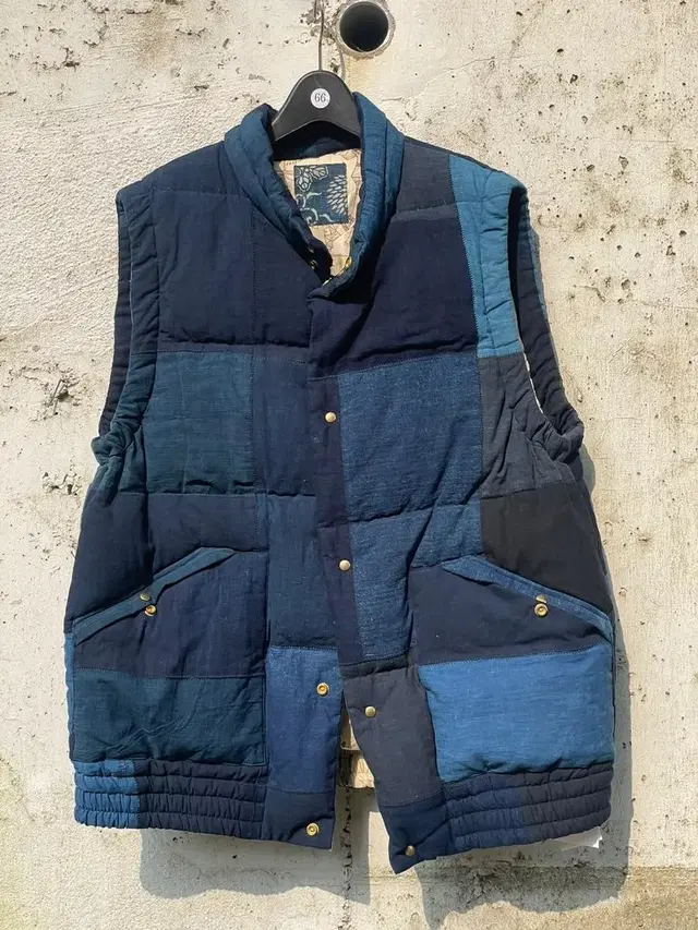 비즈빔 INSULATOR DOWN VEST