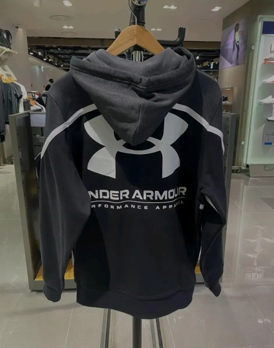 1 han M - Under Armour Fleece Warm and Toasty Brushed Hoodie