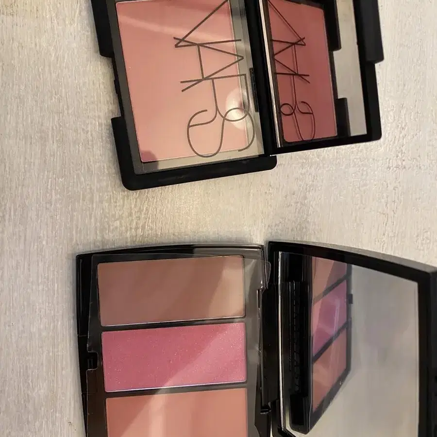 새상품 블러셔 NARS. ANASTASIA. 각각 가격기재