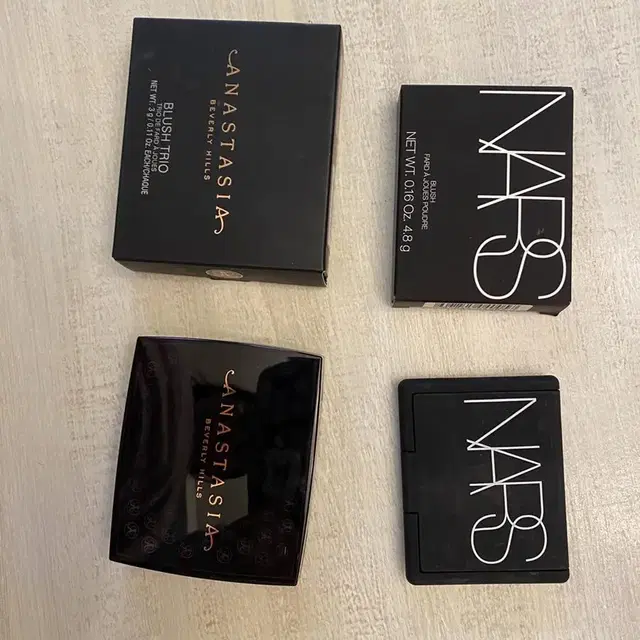 새상품 블러셔 NARS. ANASTASIA. 각각 가격기재