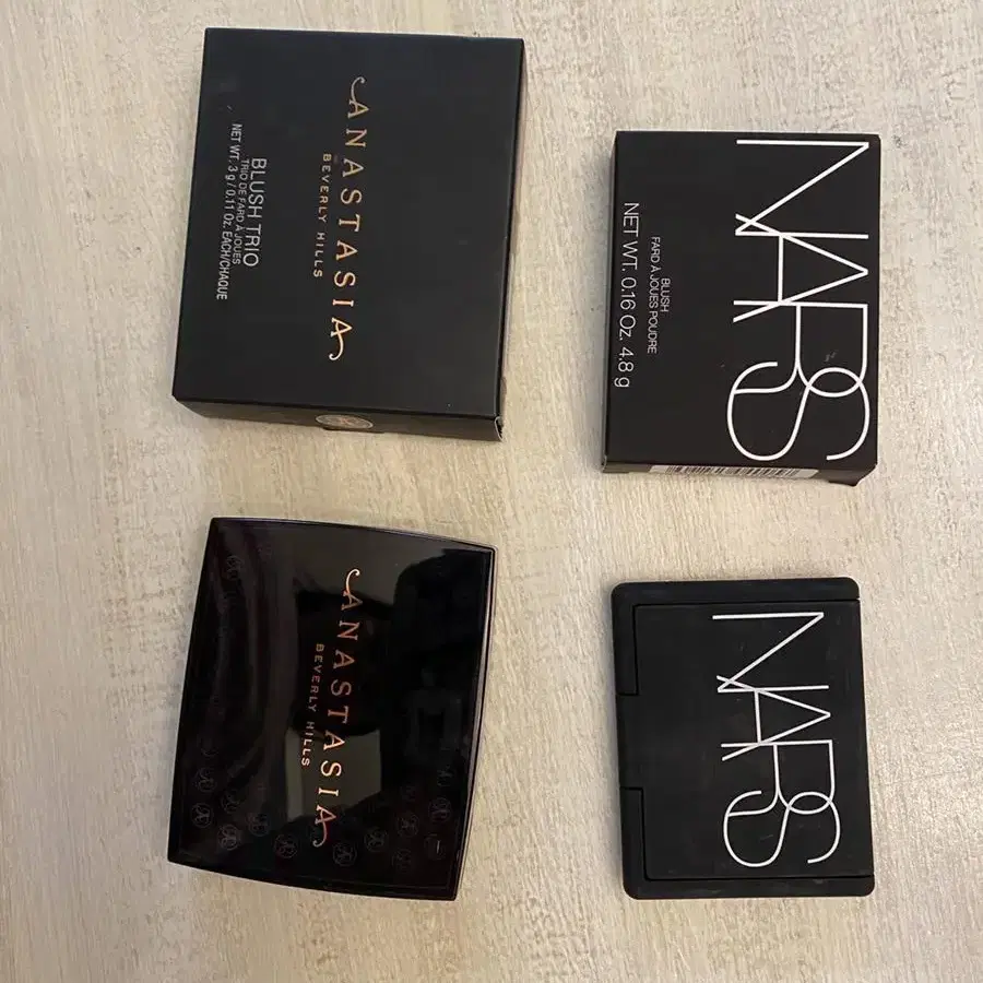 새상품 블러셔 NARS. ANASTASIA. 각각 가격기재