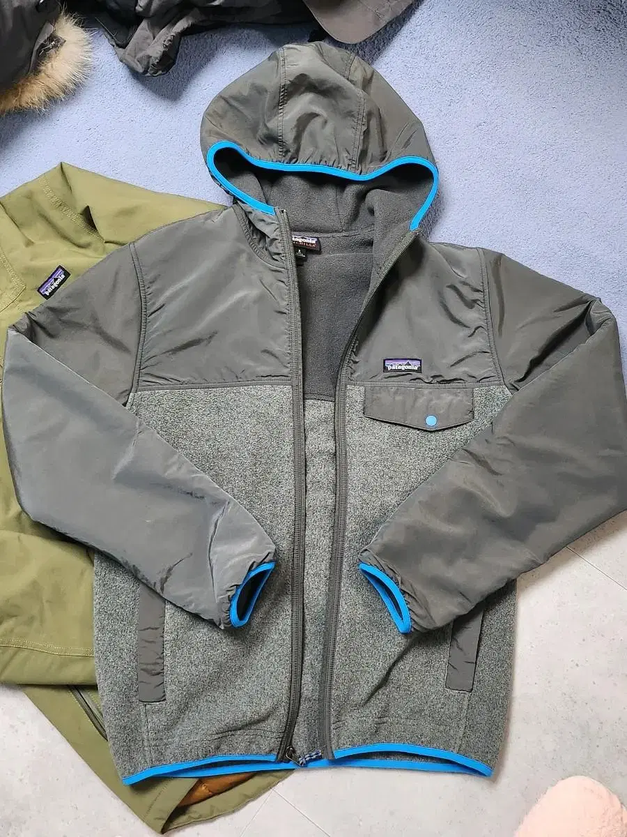 Patagonia Sinchilla Hooded Zip-Up 95