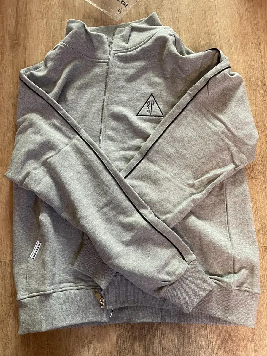 [New clothes] zip-up