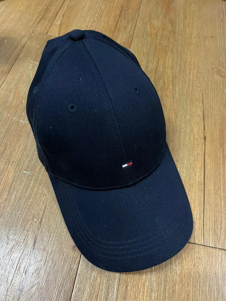 Tommy Hilfiger hat