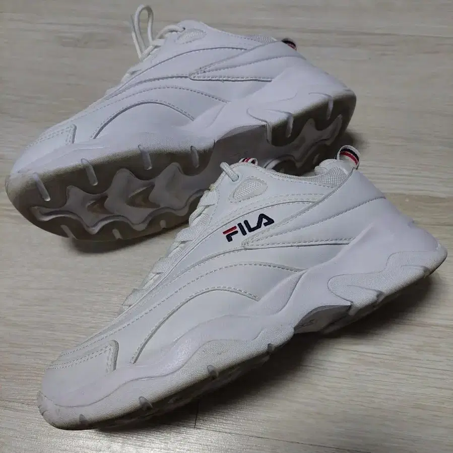 (*택포) 휠라(FILA) 필라 운동화 신발 스니커즈 230사이즈