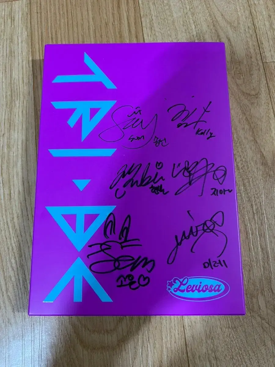 Written by TRI.BE sign Album