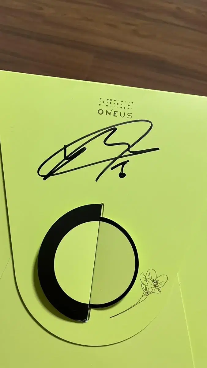 Oneus hwanwoong sign Album