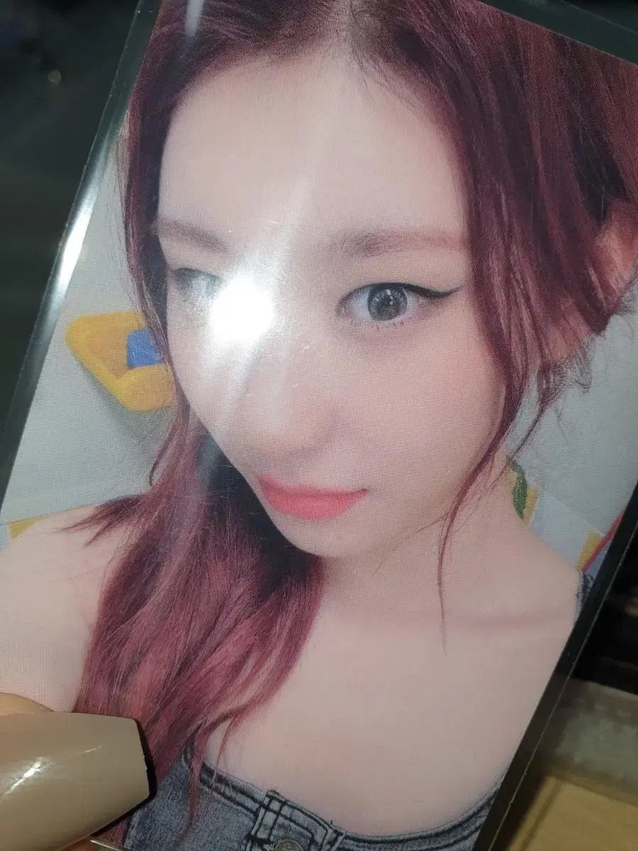 Itzy chaeryeong CrazyInLove ld Sells photo cards.