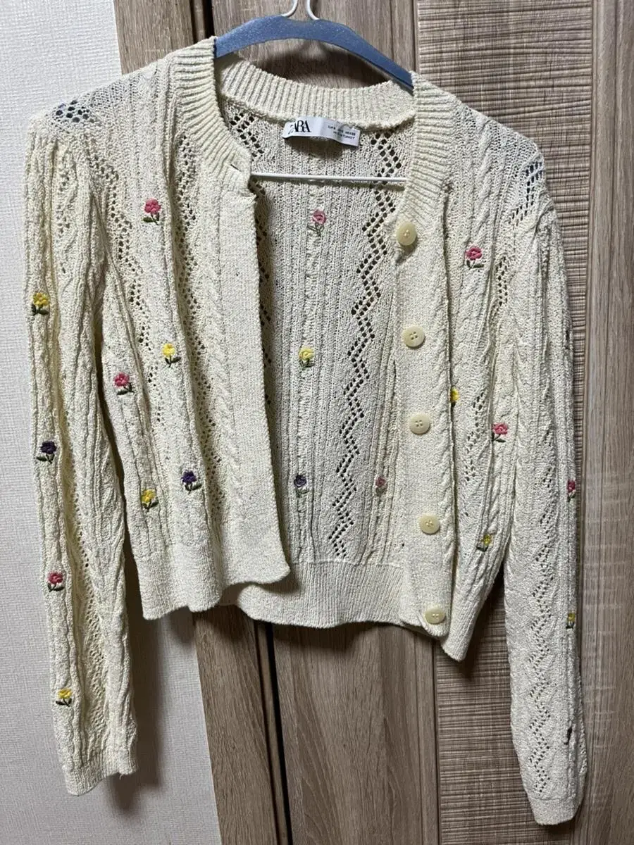 Zara floral patterned cardigan Size S