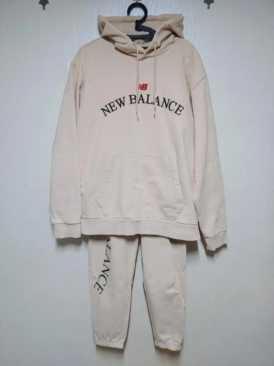 New Balance tracksuit set (top L.100) (bottoms S.75)