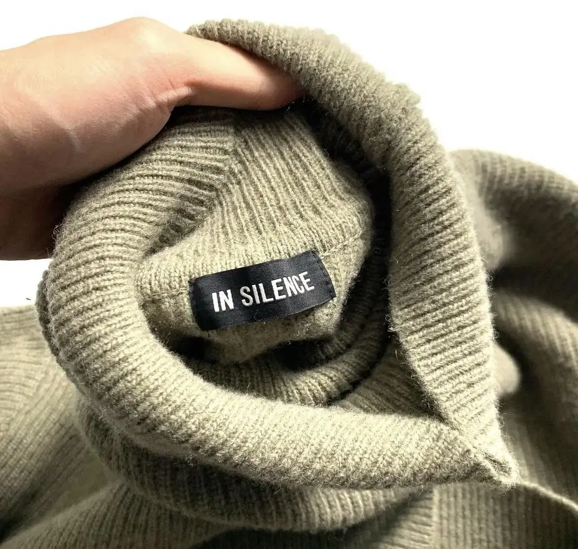 Insilence Cashmere Turtleneck