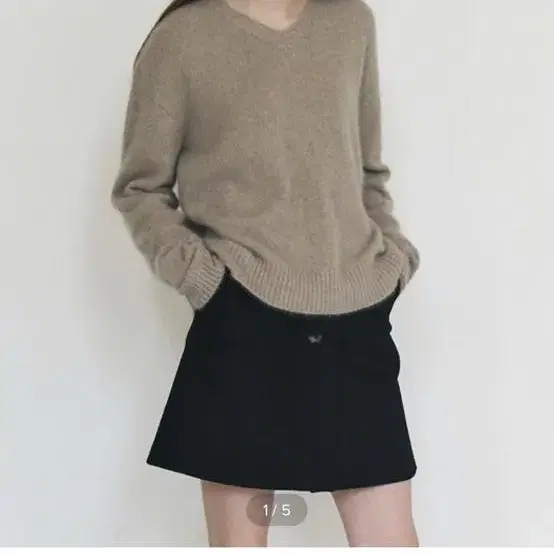 마론에디션 라쿤 니트 Mocha Beige V-Neck Raccon Kn