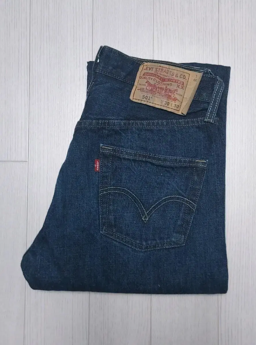 Levi's 00's 501 (30/30)