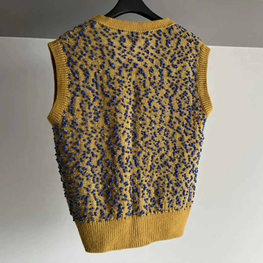 roku6 POMPOM VEST  로꾸 로쿠