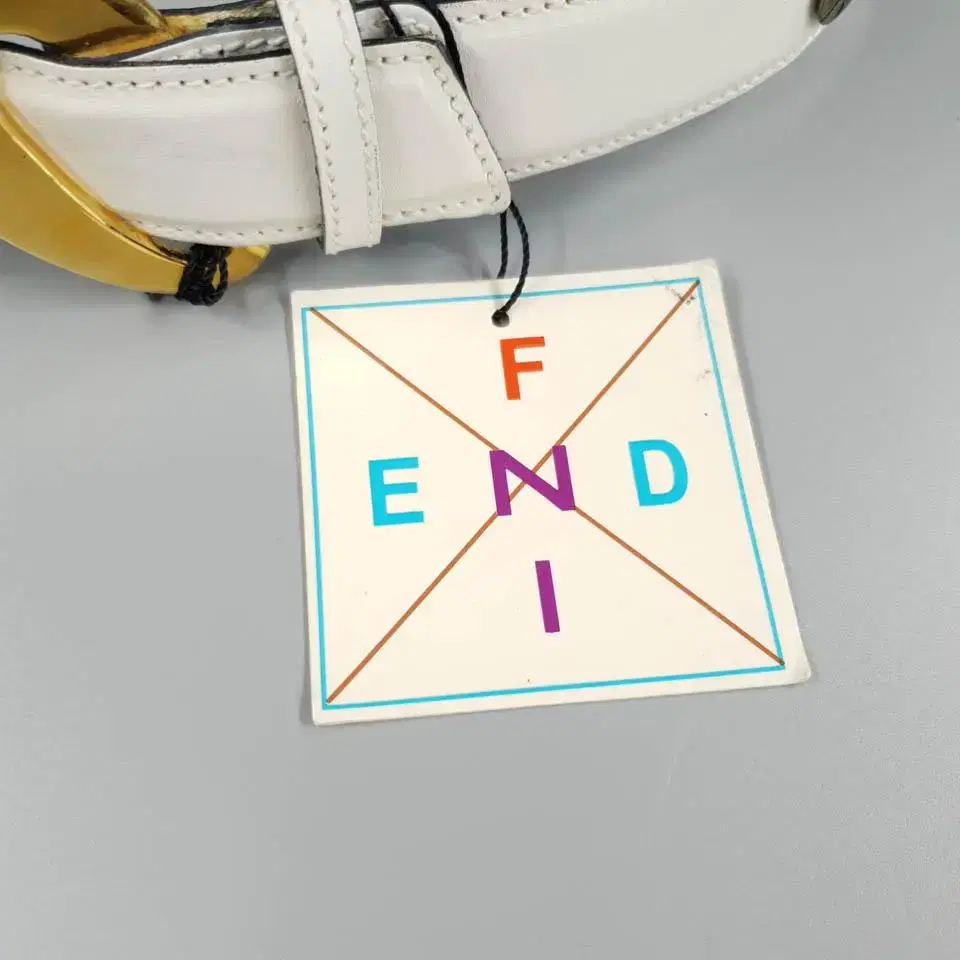 FENDI 펜디 빈티지 화이트 골드 버클 쉴드 메탈 로고 벨트 새상품