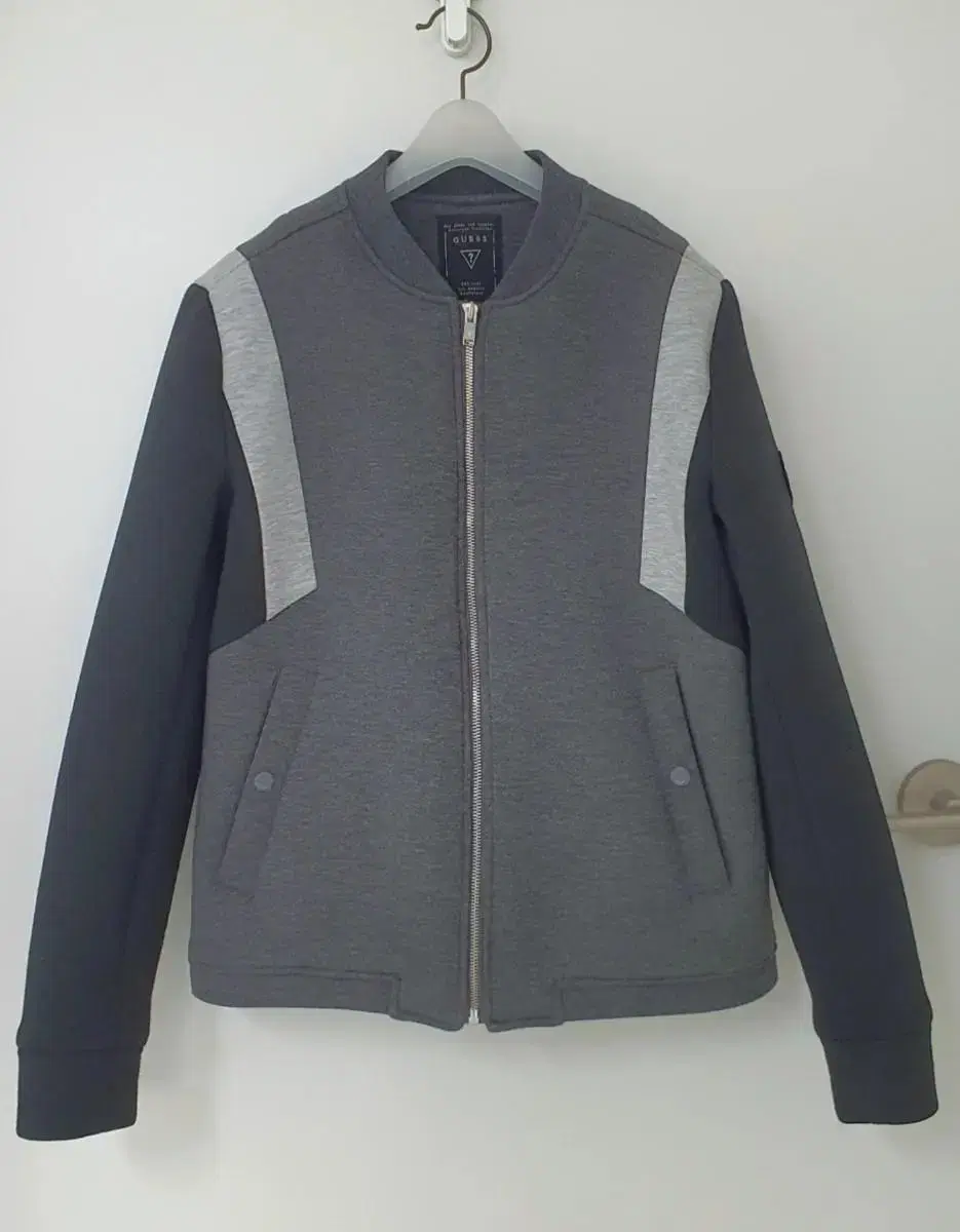 (Department Store 95)Men's GUESS Zip Jacket