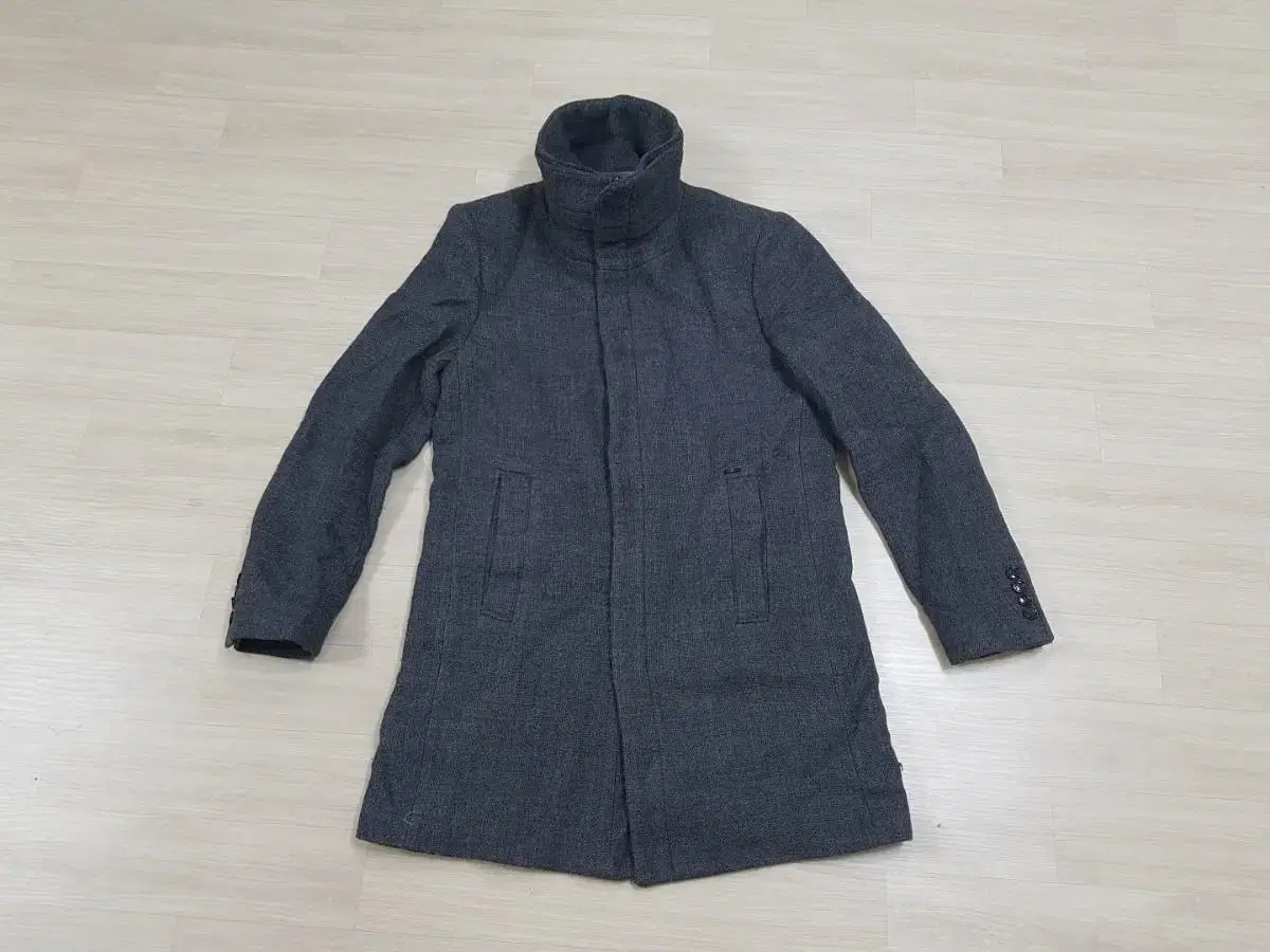 New and unworn Zara genuine men's coat size 95