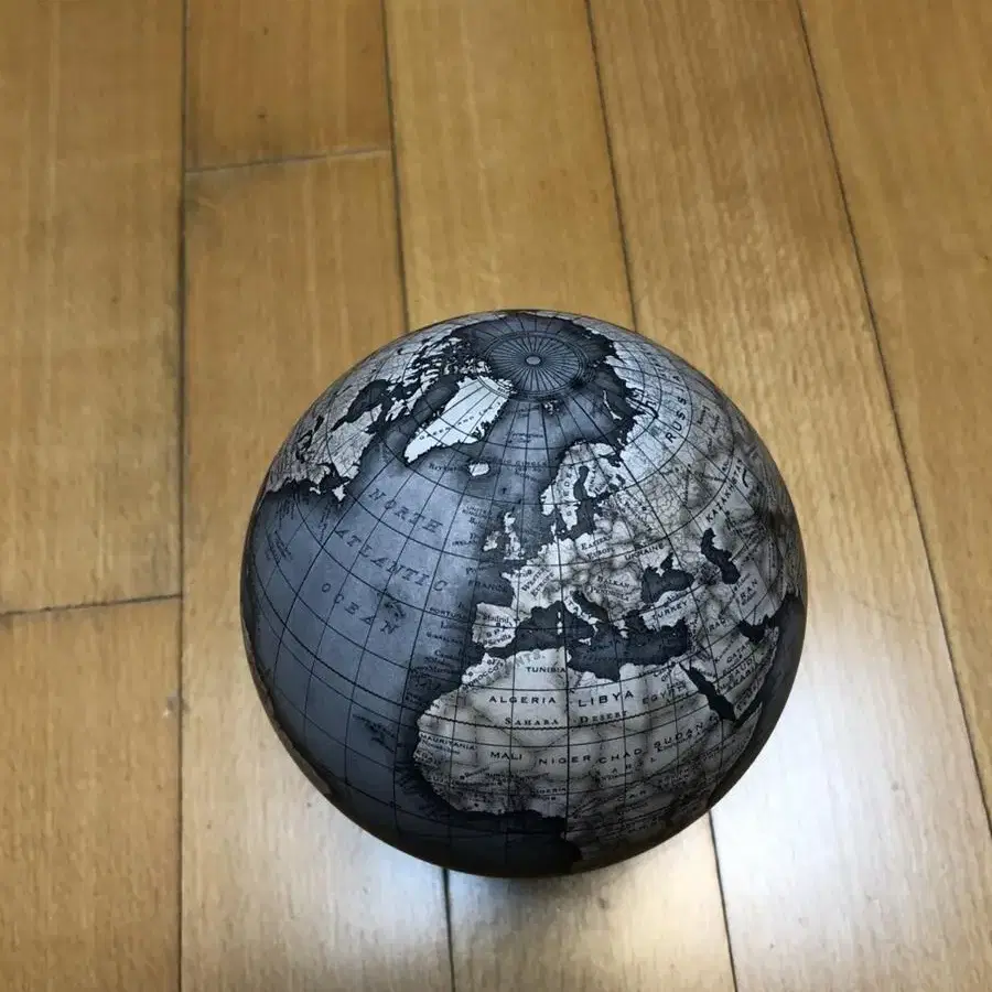 [미사용] Bellerby Globemaker 지구본