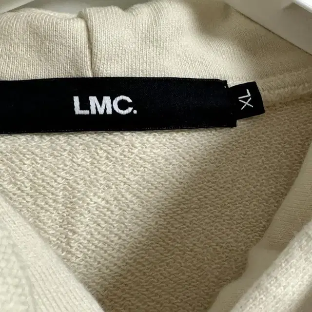 LMC 후드티