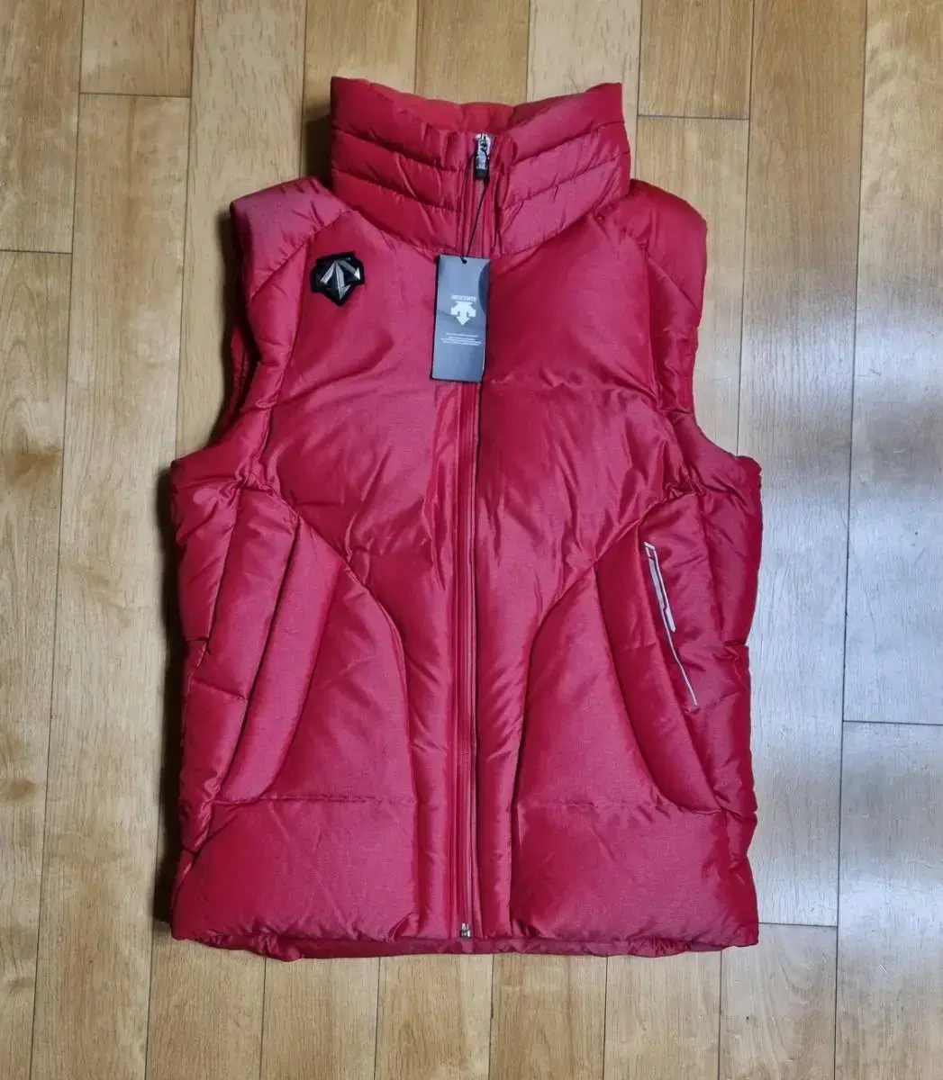 Descente new down vest size 95 for sale