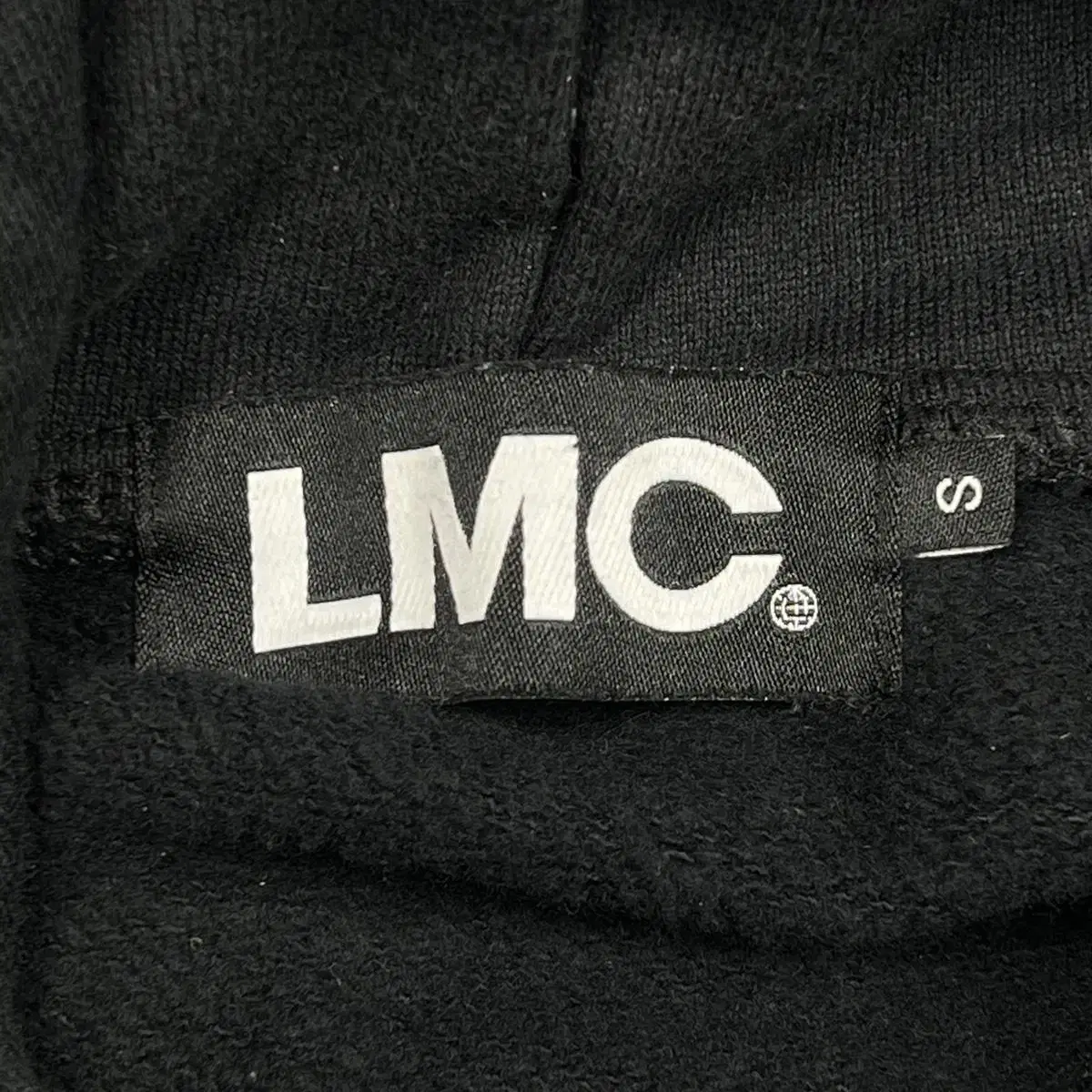 LMC 버튼 빅로고 오버핏 후드티 (S)