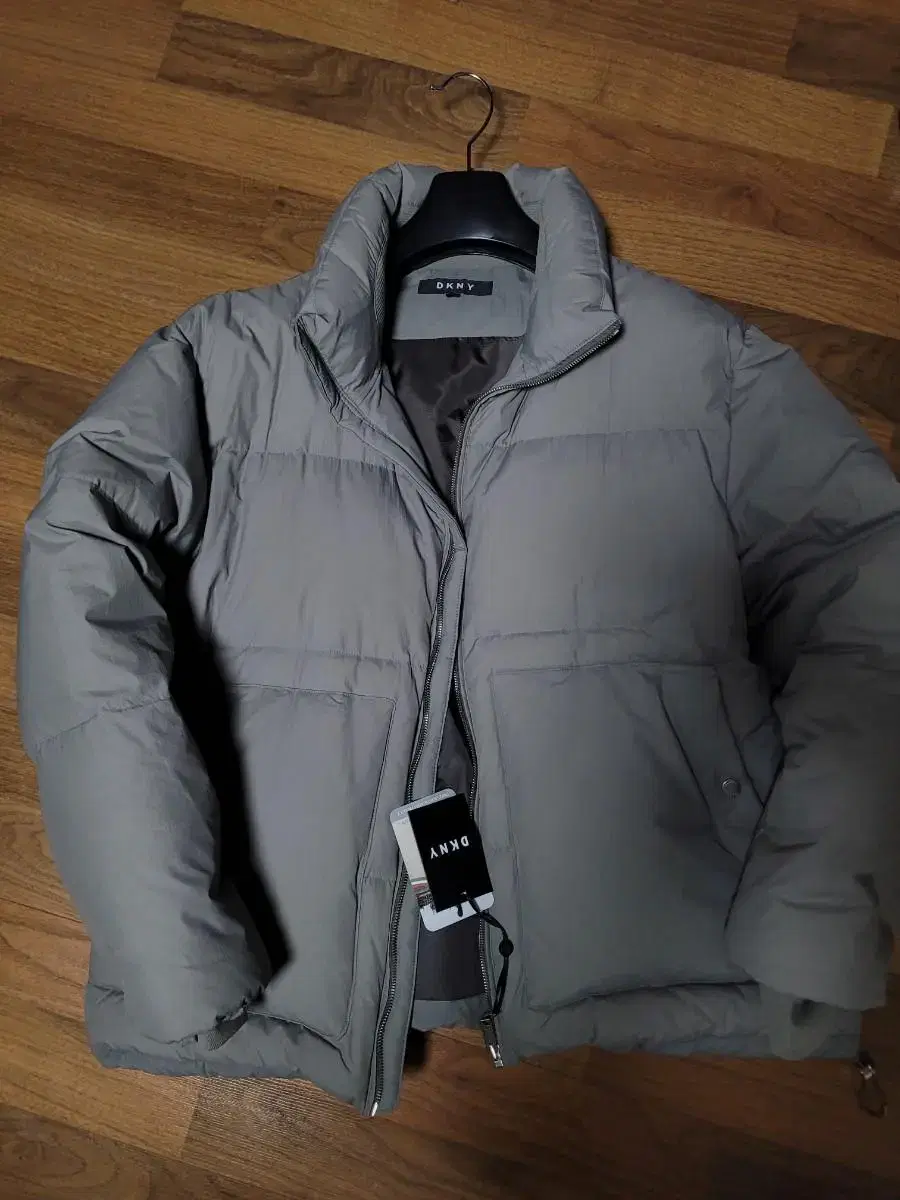 DKNY Goose Short Puffer L 105 New in Grey