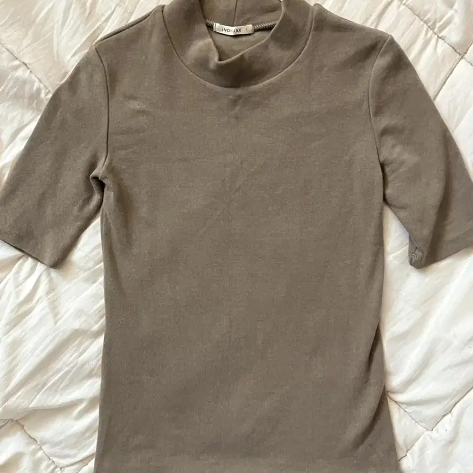 short-sleeved turtleneck t-shirt khaki