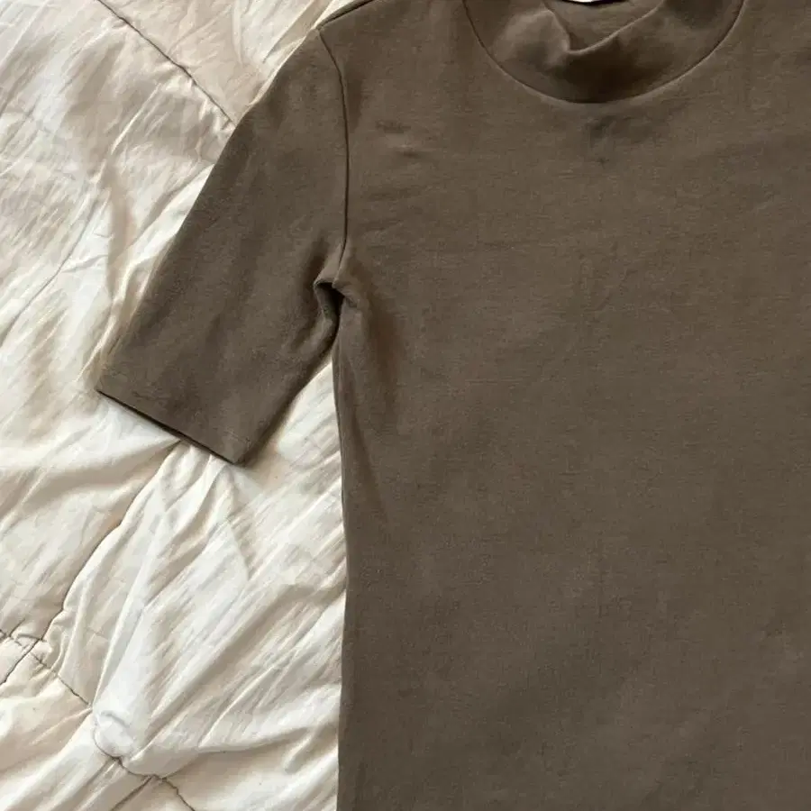 short-sleeved turtleneck t-shirt khaki