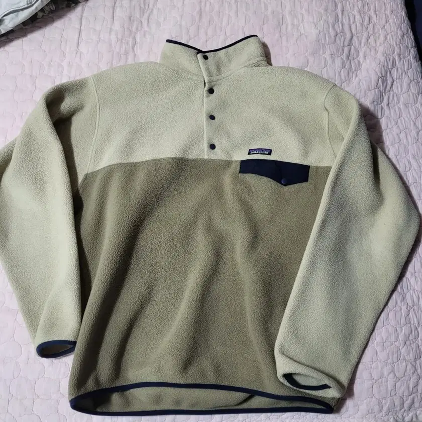 PATAGONIA Men's Hiking Clothing 파타고니아 on Bunjang with safe global shipping.