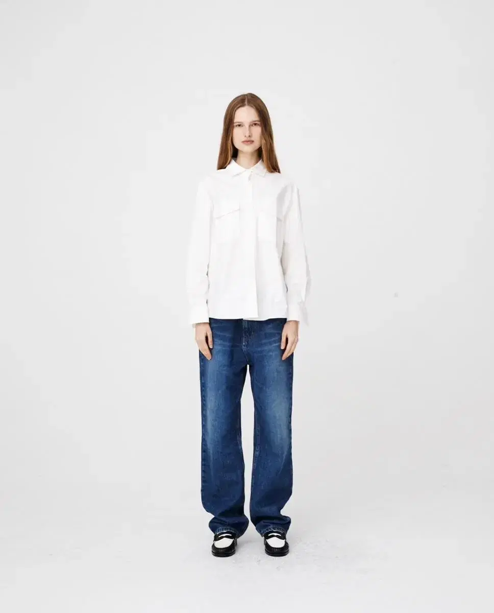 Classic shirt with crest pocket White | White shirt White shirt