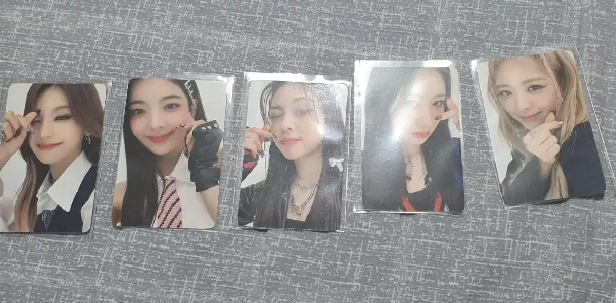 ITZY itzy Cheshire with muu fansign event unreleased photocard WTS