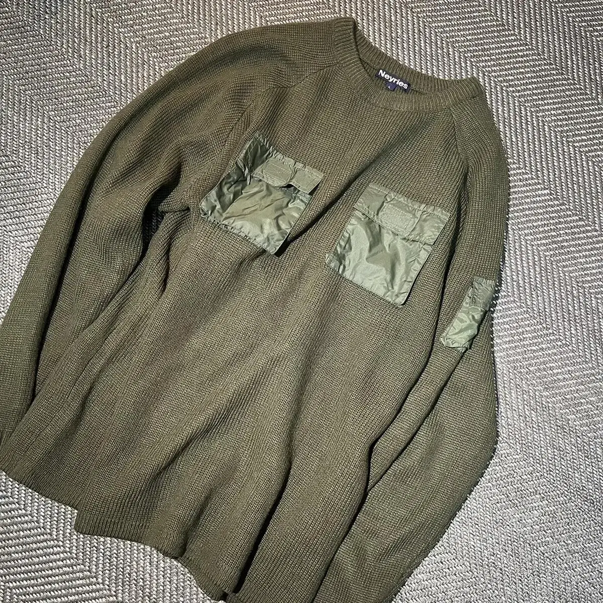 (100)khaki knit