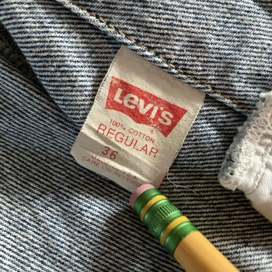 Levi's Denim Trucker / REGULAR 36