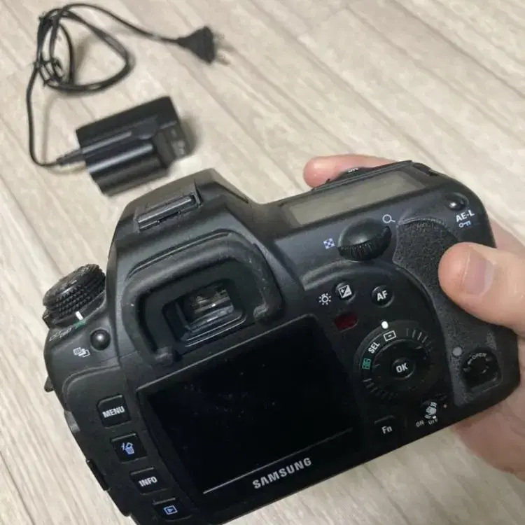 삼성 DSLR GX-10카메라 15만원에 거래합니다.