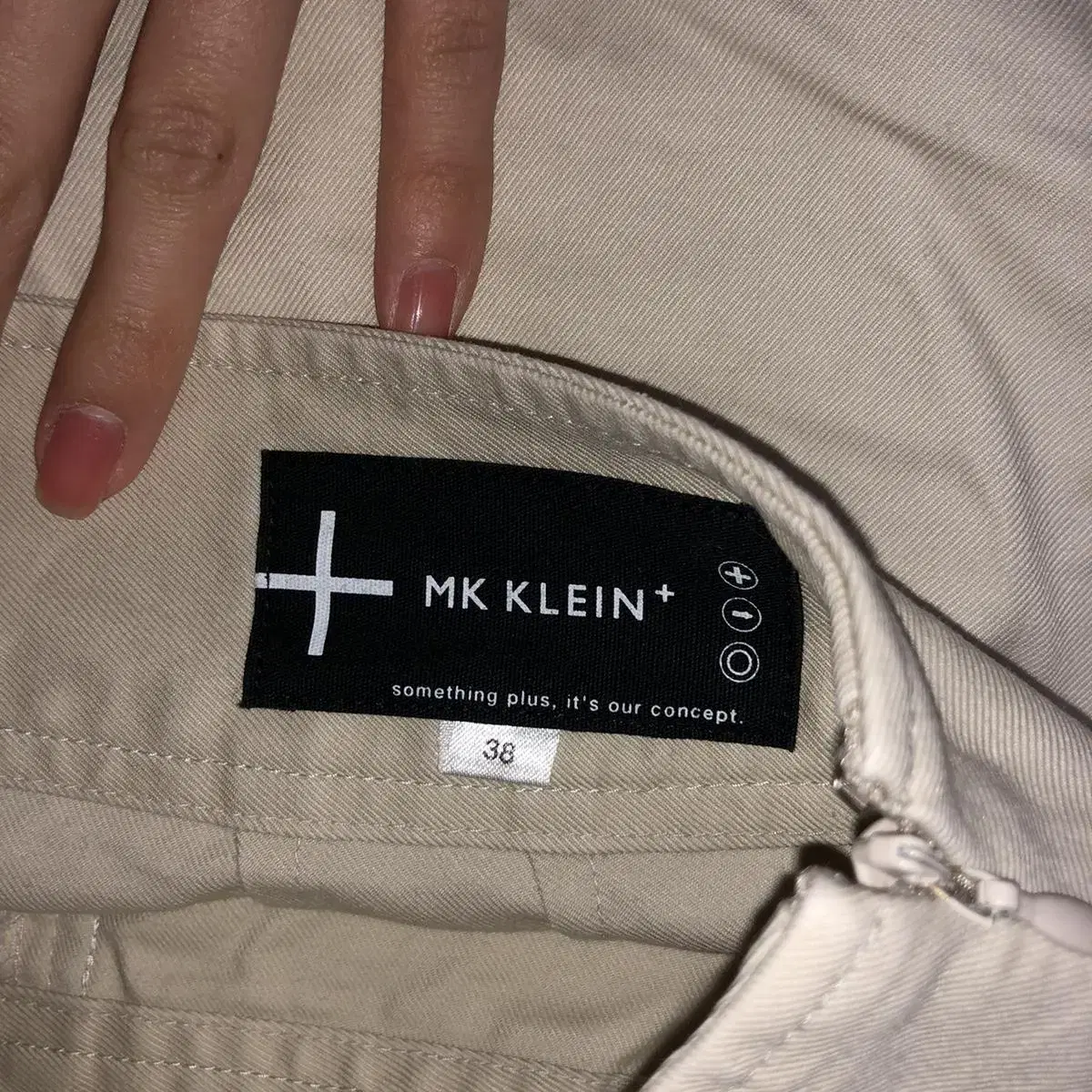 MK KLEIN 베이지 미니스커트